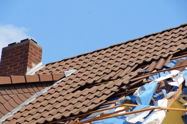does home insurance cover roof repairs